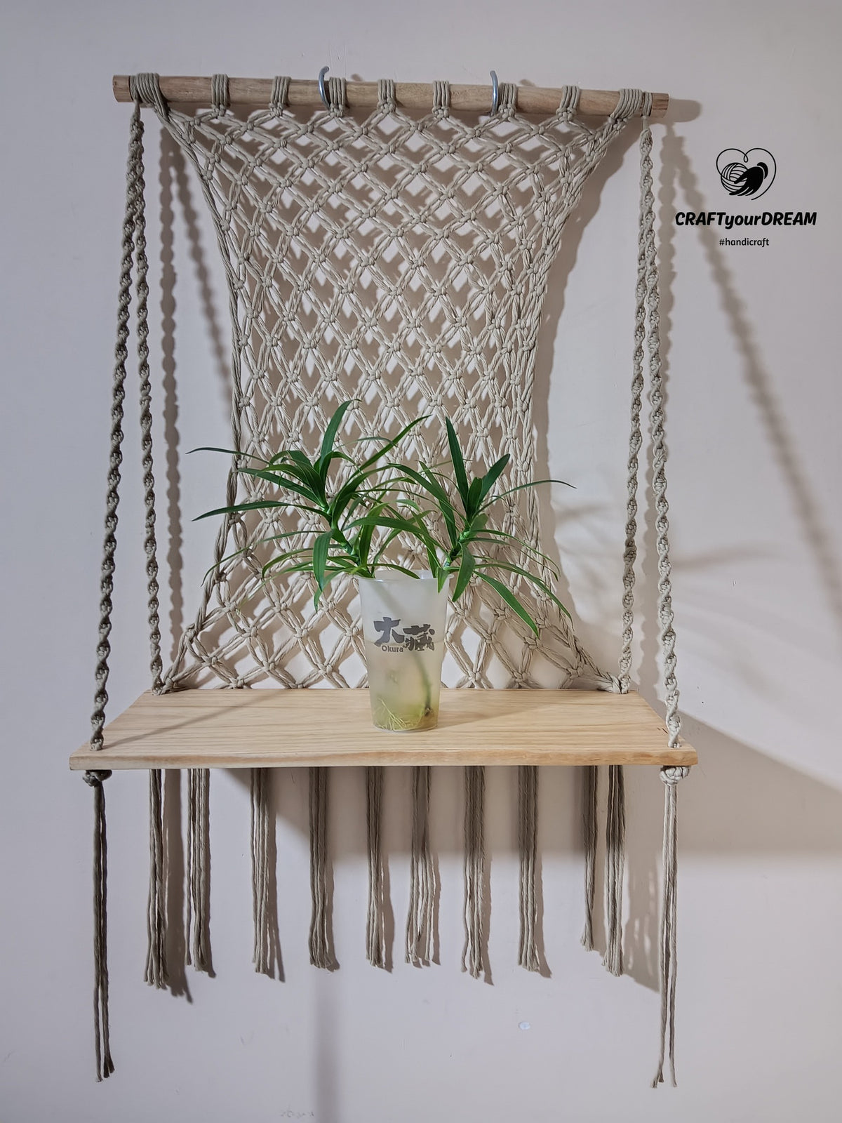 Etagère de déco à macramé