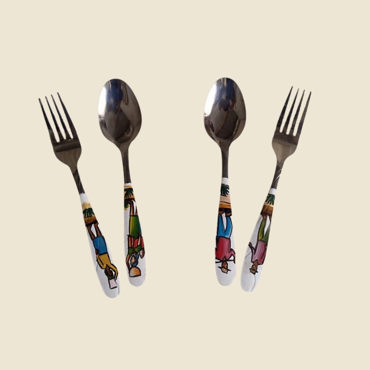 Painted Cutlery Set from Madagascar | Art'Jo Deco – fork and spoon with hand-painted handles on an enamel plate